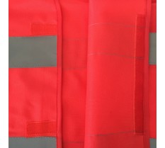 Gros plan sur l'ouverture et la fermeture velcro du gilet HVW100